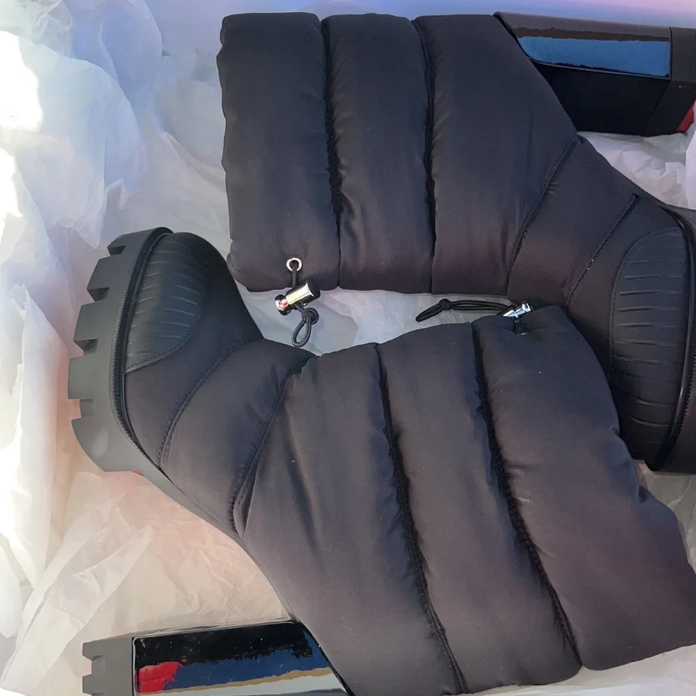 BRAND NEW CHRISTIAN LOUBOUTIN
Oriona 100 rubber-trimmed quilted padded shell - Picture 7 of 8